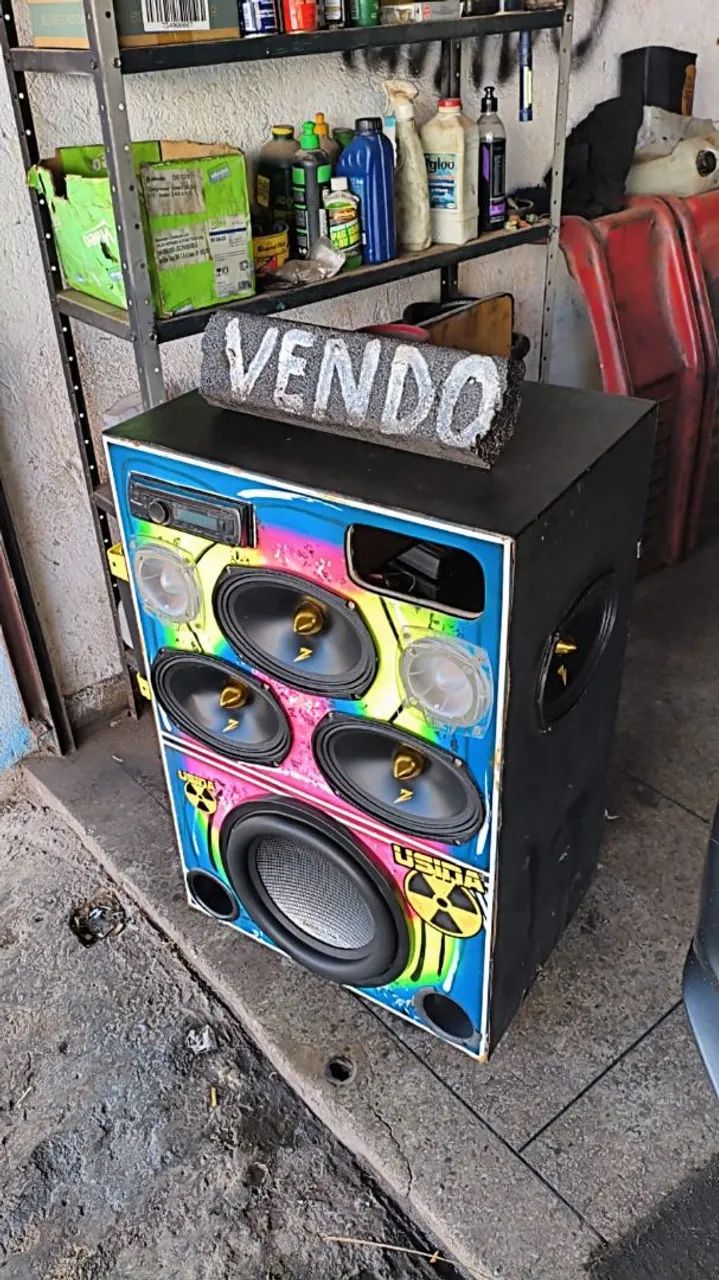 Caixa de som  semi nova 