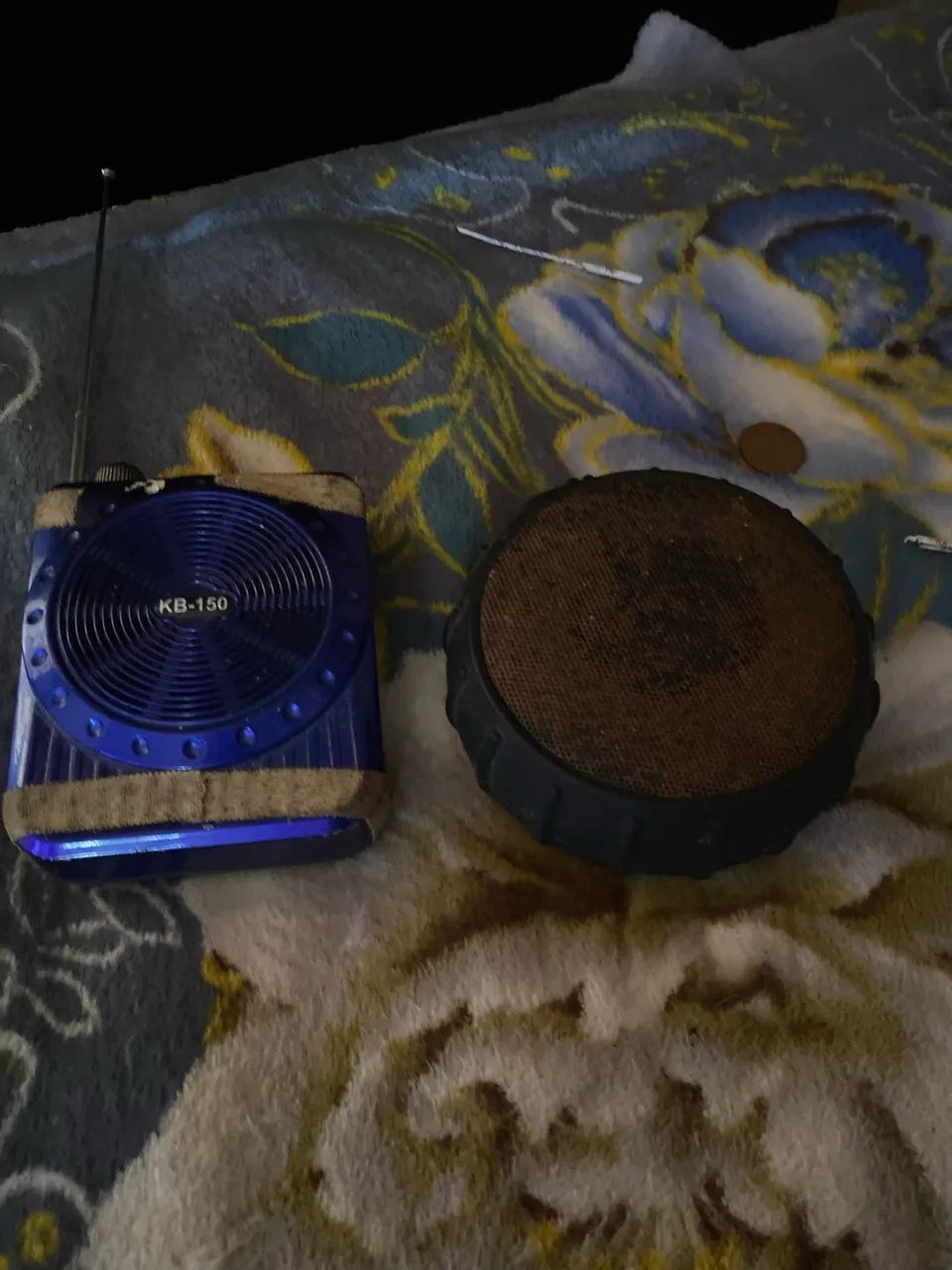 Caixinhas de som com defeito 