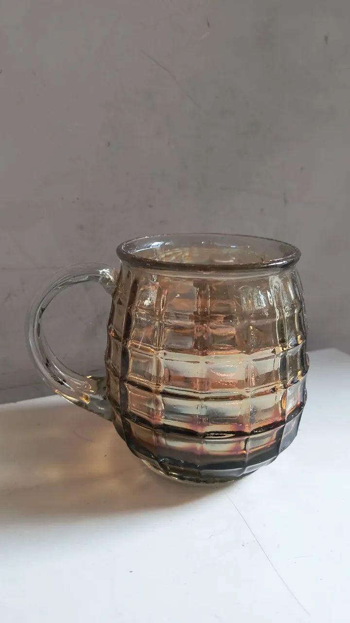 Caneca antiga em vidro