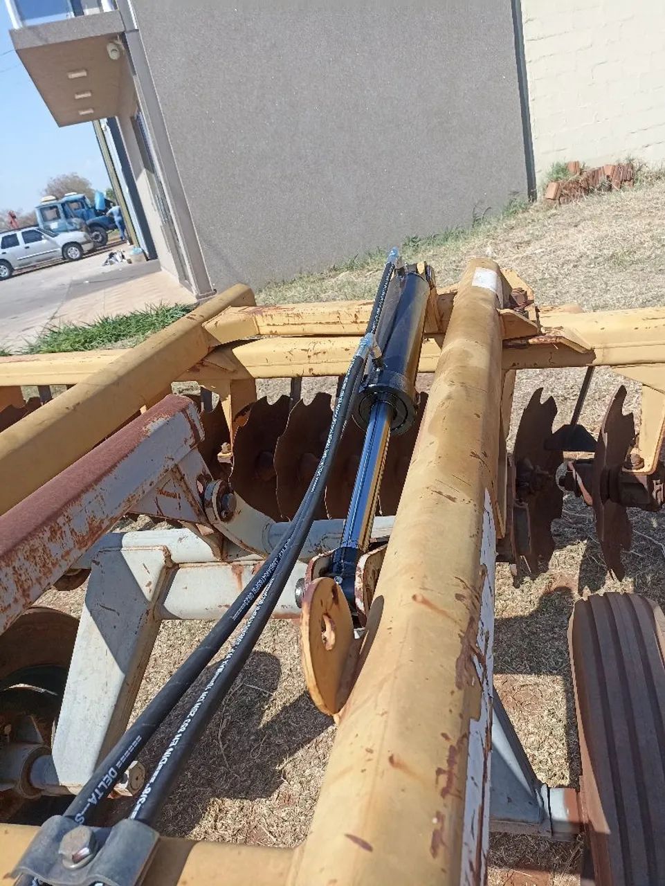 Grade niveladora 42 discos de comando hidráulico - Foto 4