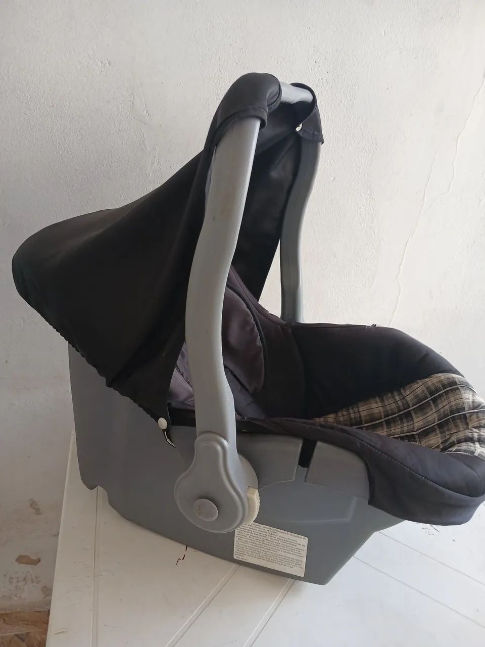 Cadeirinha de Bebê Tutti Baby com Capota e Capa Extra - Conservada - Foto 3