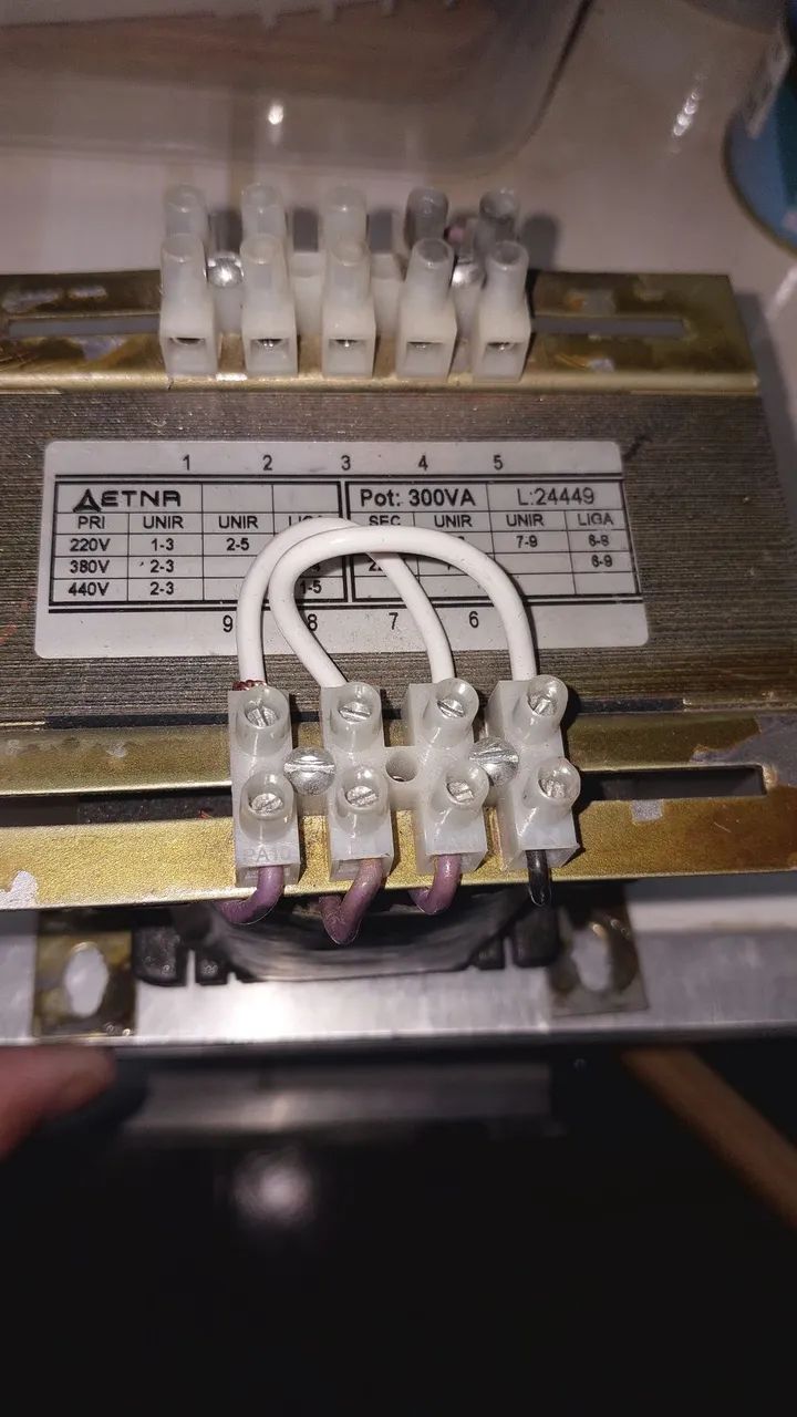 transformador de comando da marca Aetna, com potência de 300VA