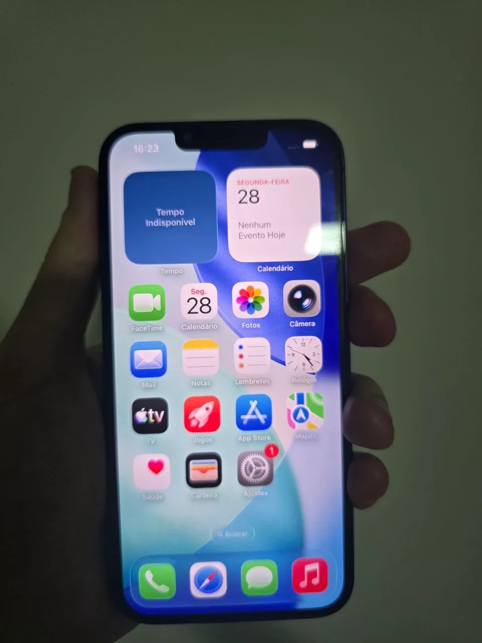 iPhone 13 128gb com capinha e carregador - Foto 2