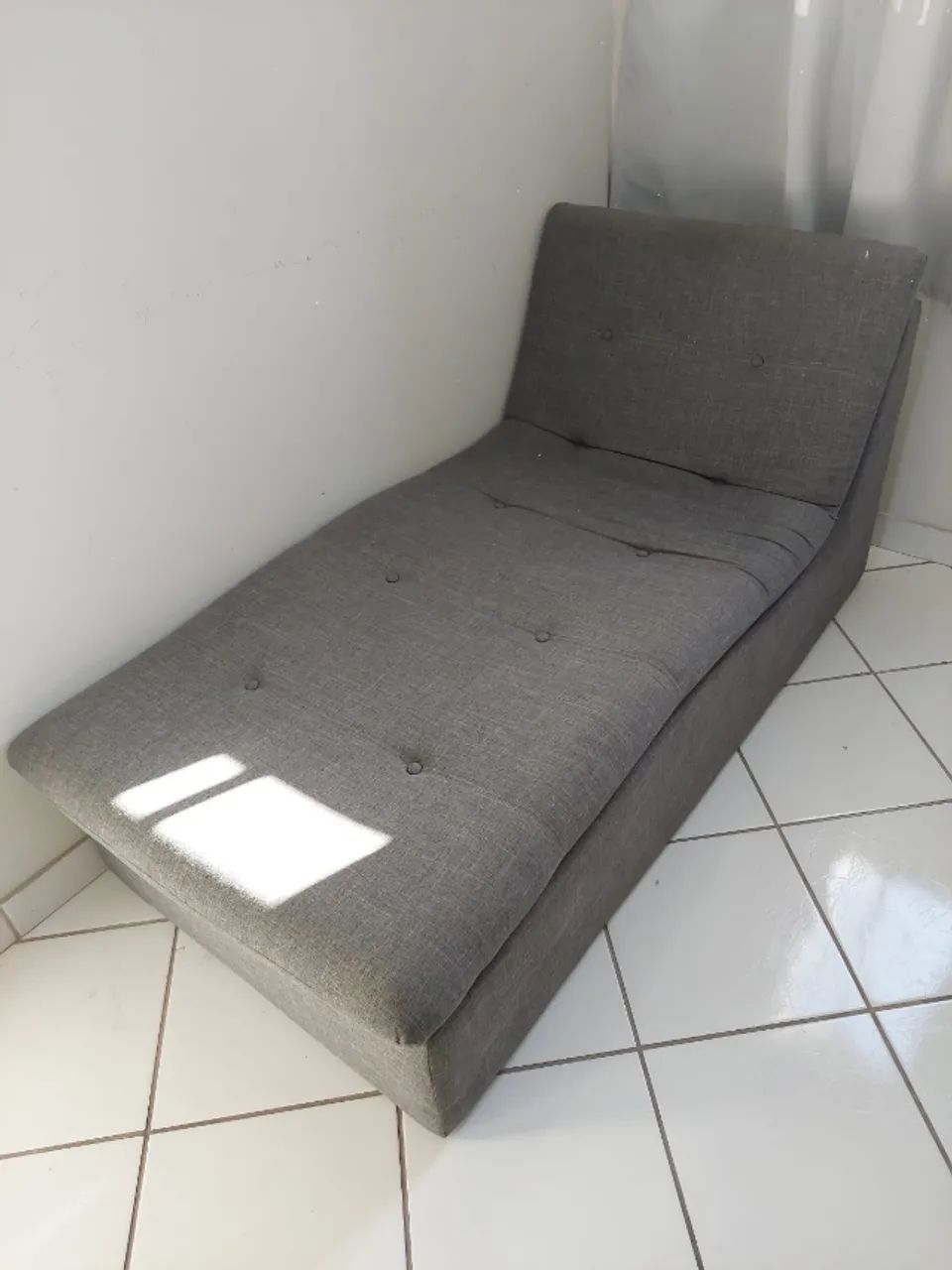 Divã Chaise Tok&Stok com botões