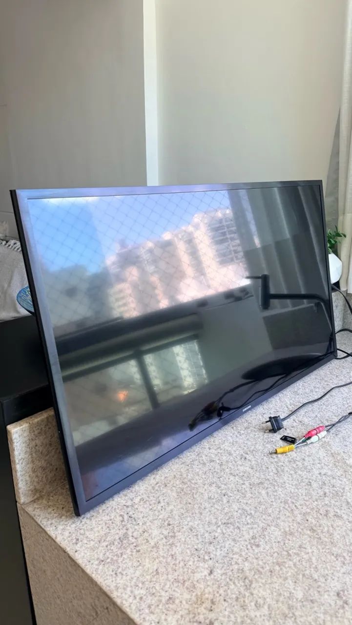Vendo TV Samsung 40 Smart  - Foto 2