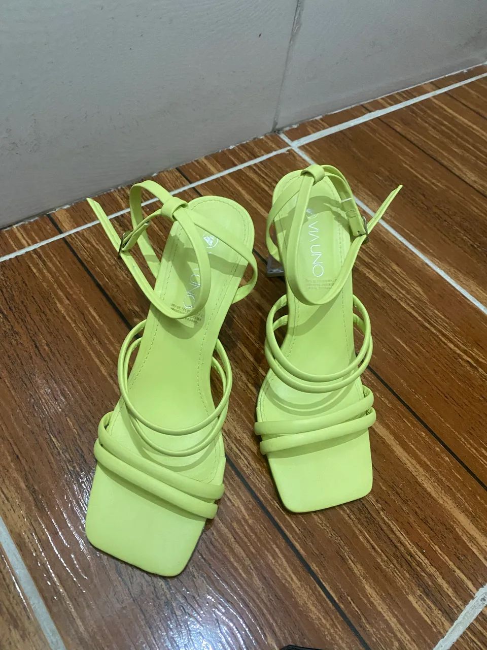 Salto acrílico via uno 