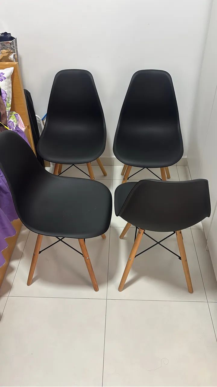 Conjunto com 4 Cadeiras Eames Pretas - Excelente Estado  - Foto 2