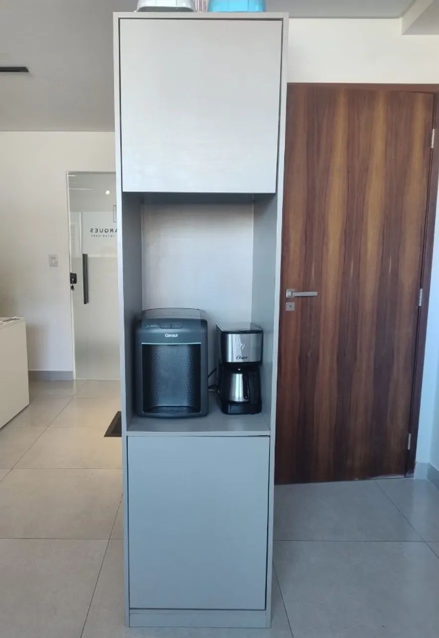 Móvel Com porta fecho-toque