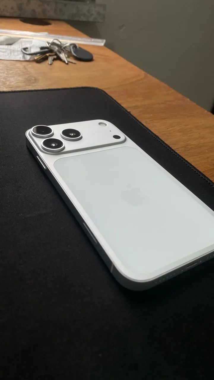 Iphone xr sabor 17 pro *LEIA*