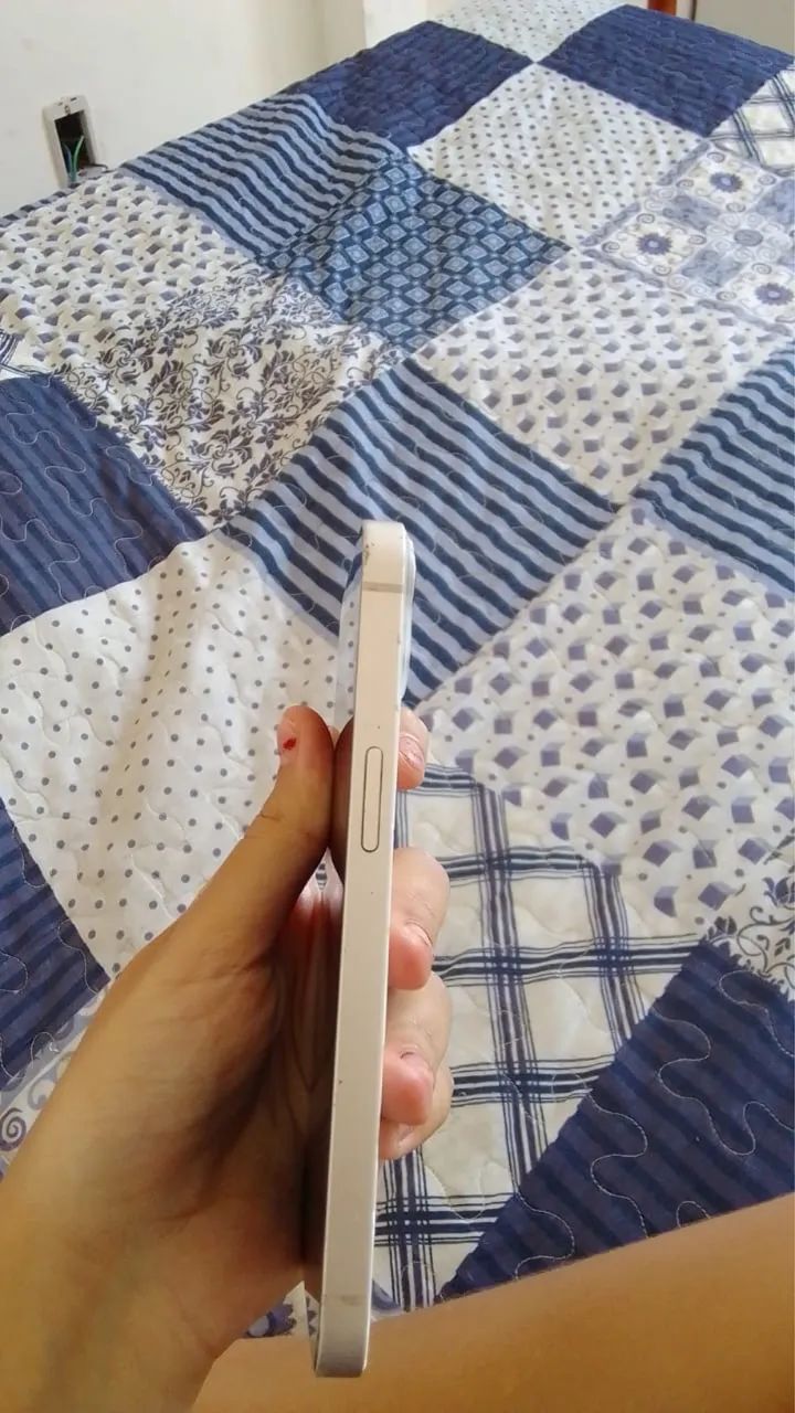 vendo iphone 13 com a traseira quebrada - Foto 3