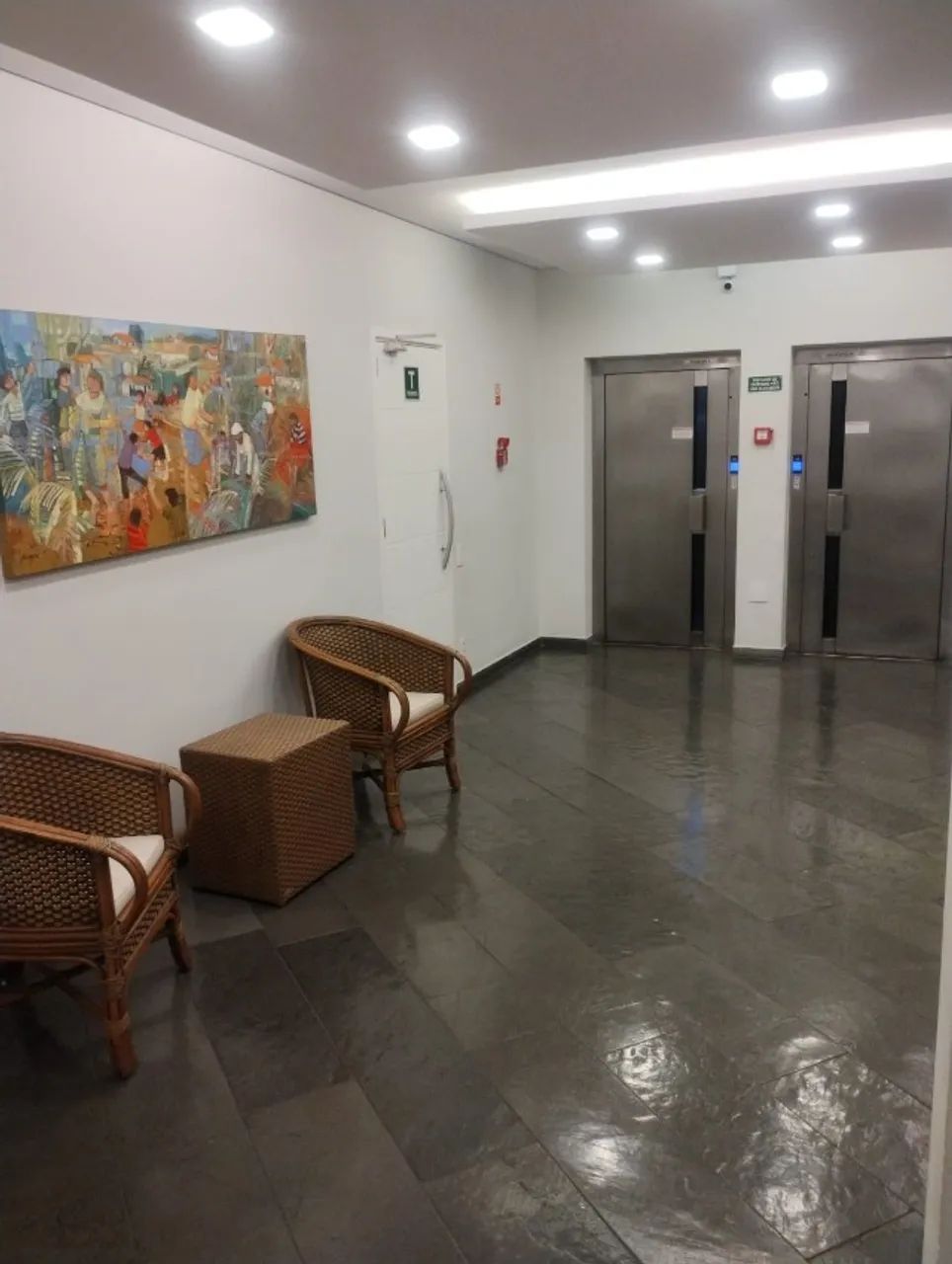 Alugo Apto Cambuí - 1 Dorm (Alto Padrão) - Foto 2