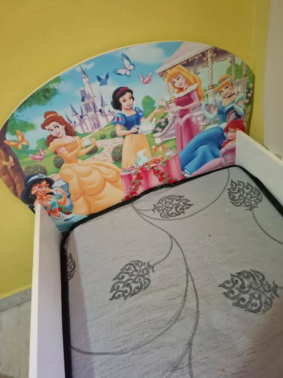 Cama infantil  das princesas  com colchão  - Foto 2