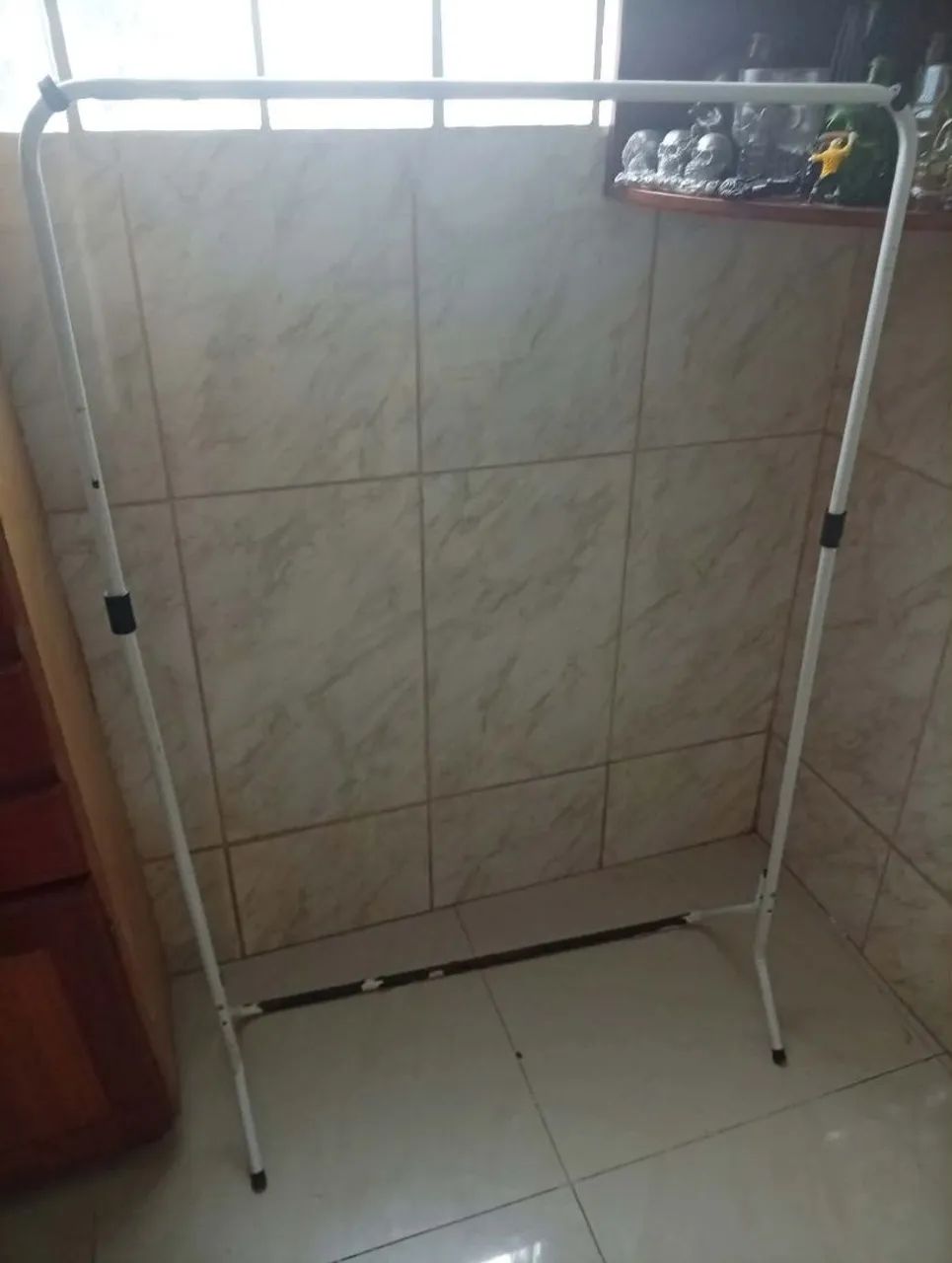 Cabideiro / arara de roupas pequena - Foto 2