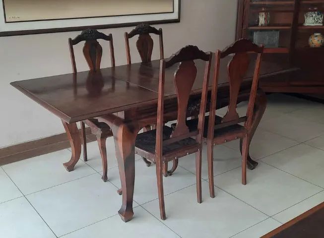 Mesa antiga para sala de jantar em madeira com tampo extensível com 4 cadeiras - Foto 2