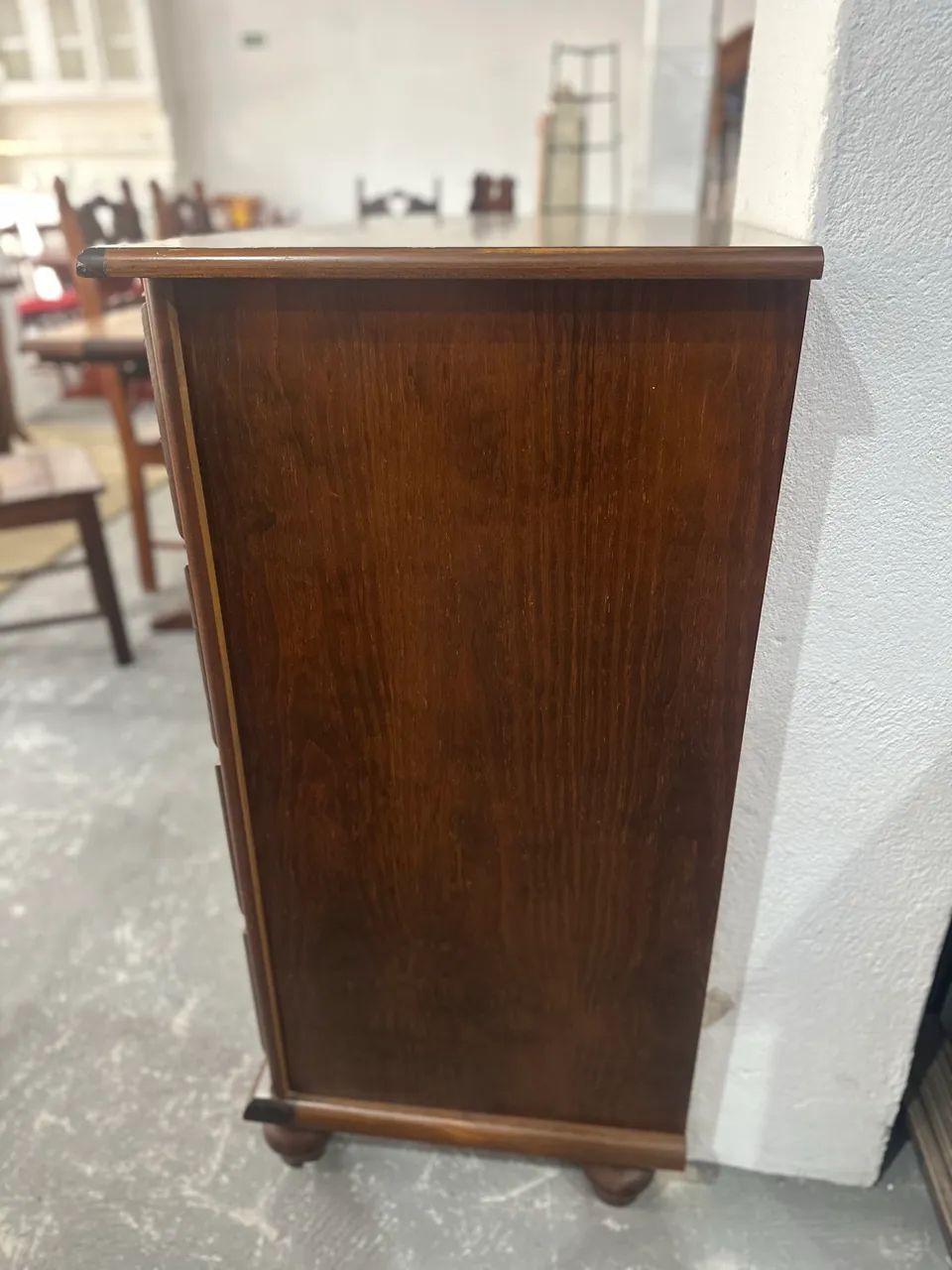 Cômoda de madeira com 4 gavetas  - Foto 5