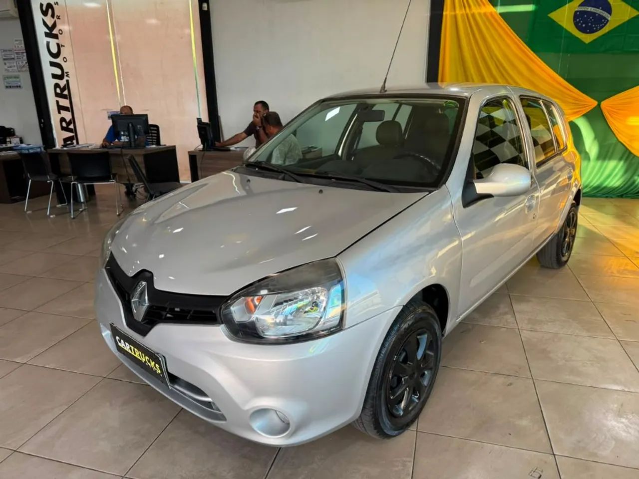 Renault Clio RN/ Expression 1.0 5P 2014 - Foto 2