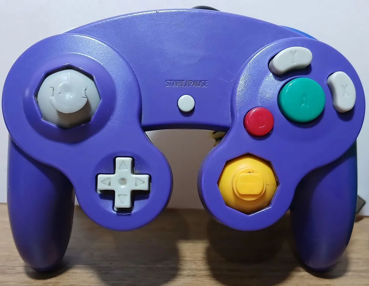 Par controle com fio gamecube e wii roxo e verde (sem teste) - Foto 2