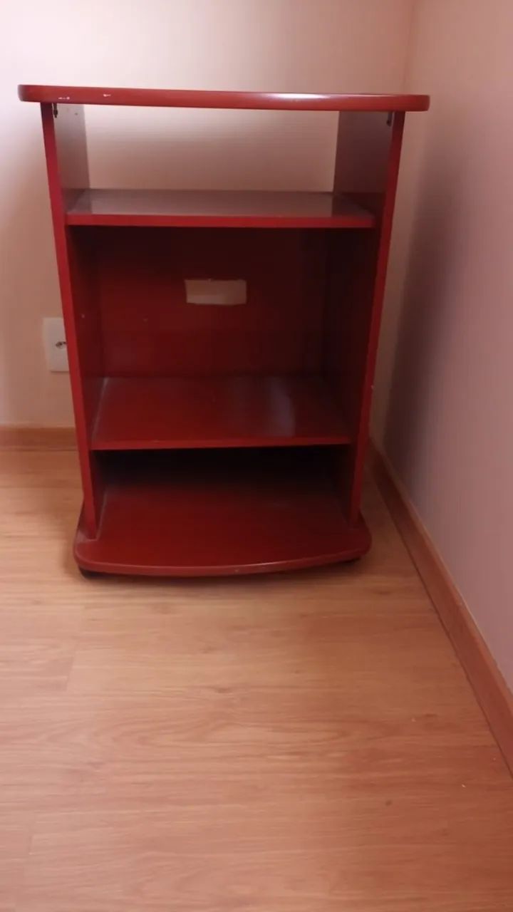 Rack pequeno com prateleiras em mogno para tv, som e etc. - Foto 2