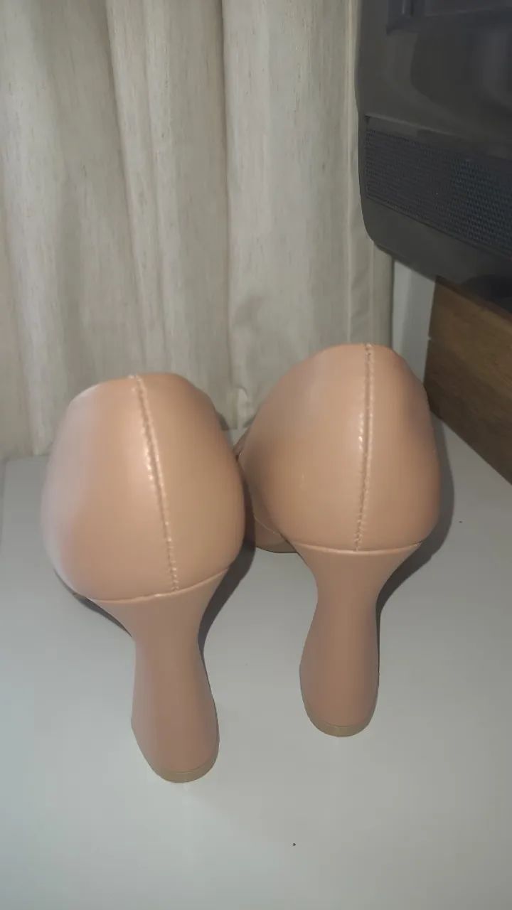 Sapato Scarpin Bege tamanho 38 - Foto 2