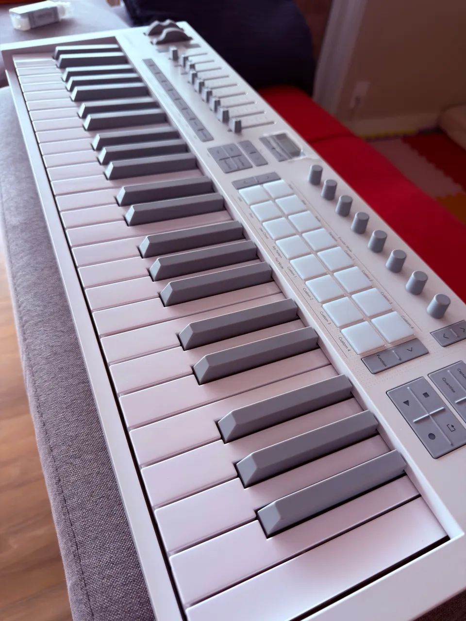 NOVATION LAUNCHKEY MK4 - 49 teclas - White