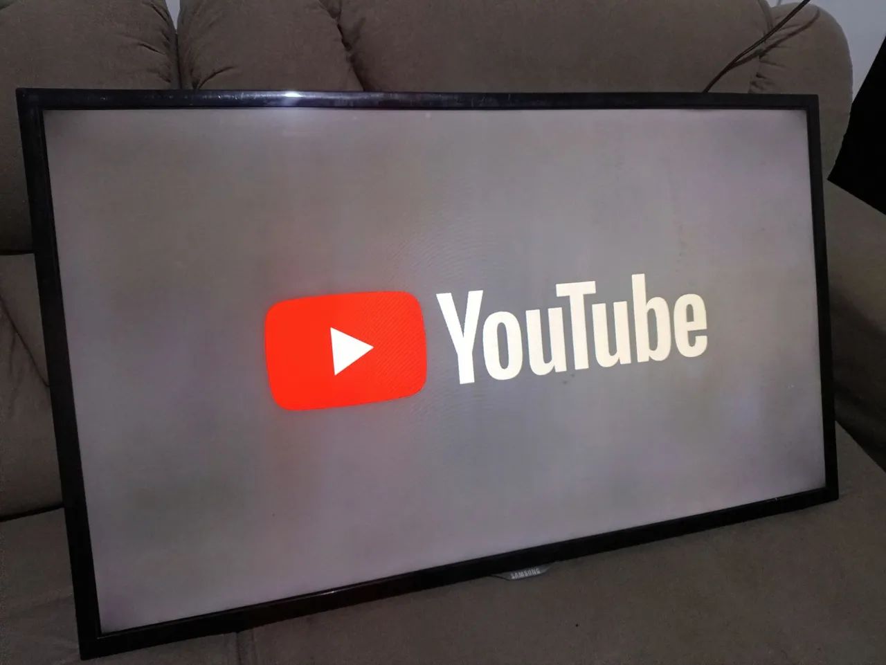 Tv 48 polegadas Smart tv com controle conservada