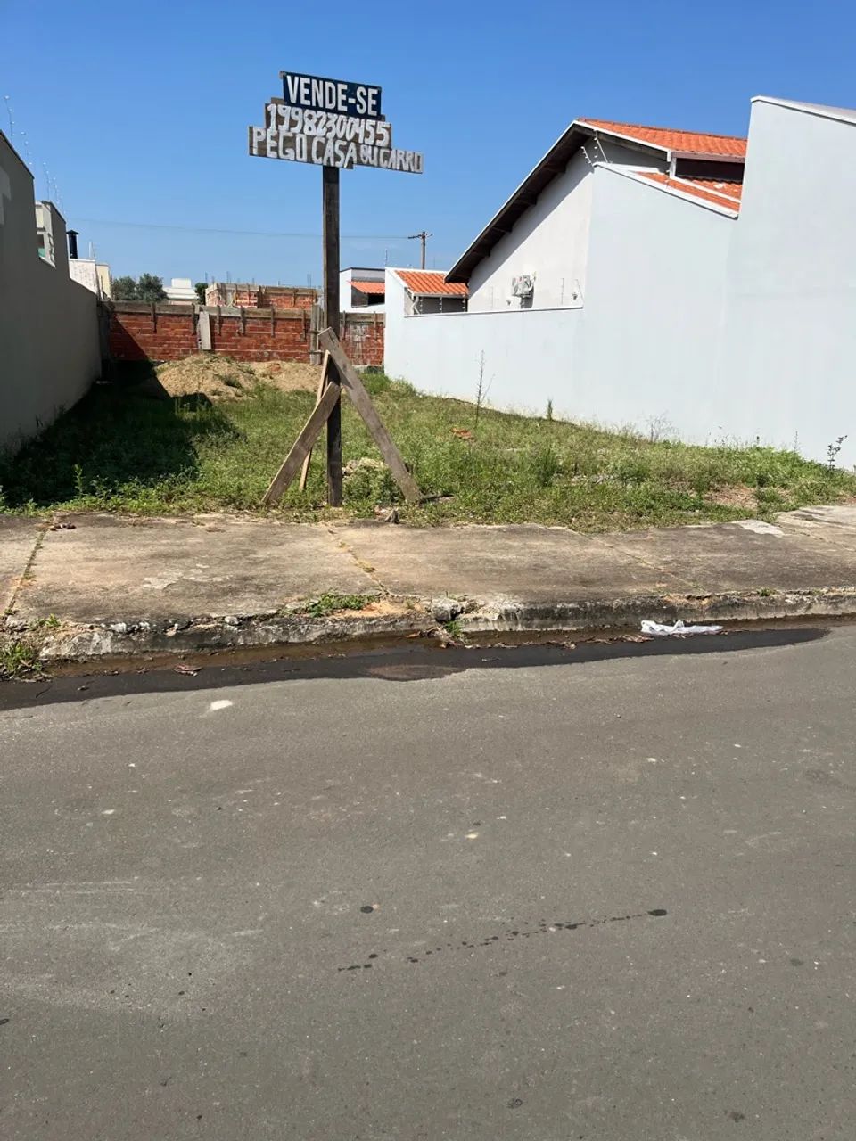 Vende se Terreno Misto 