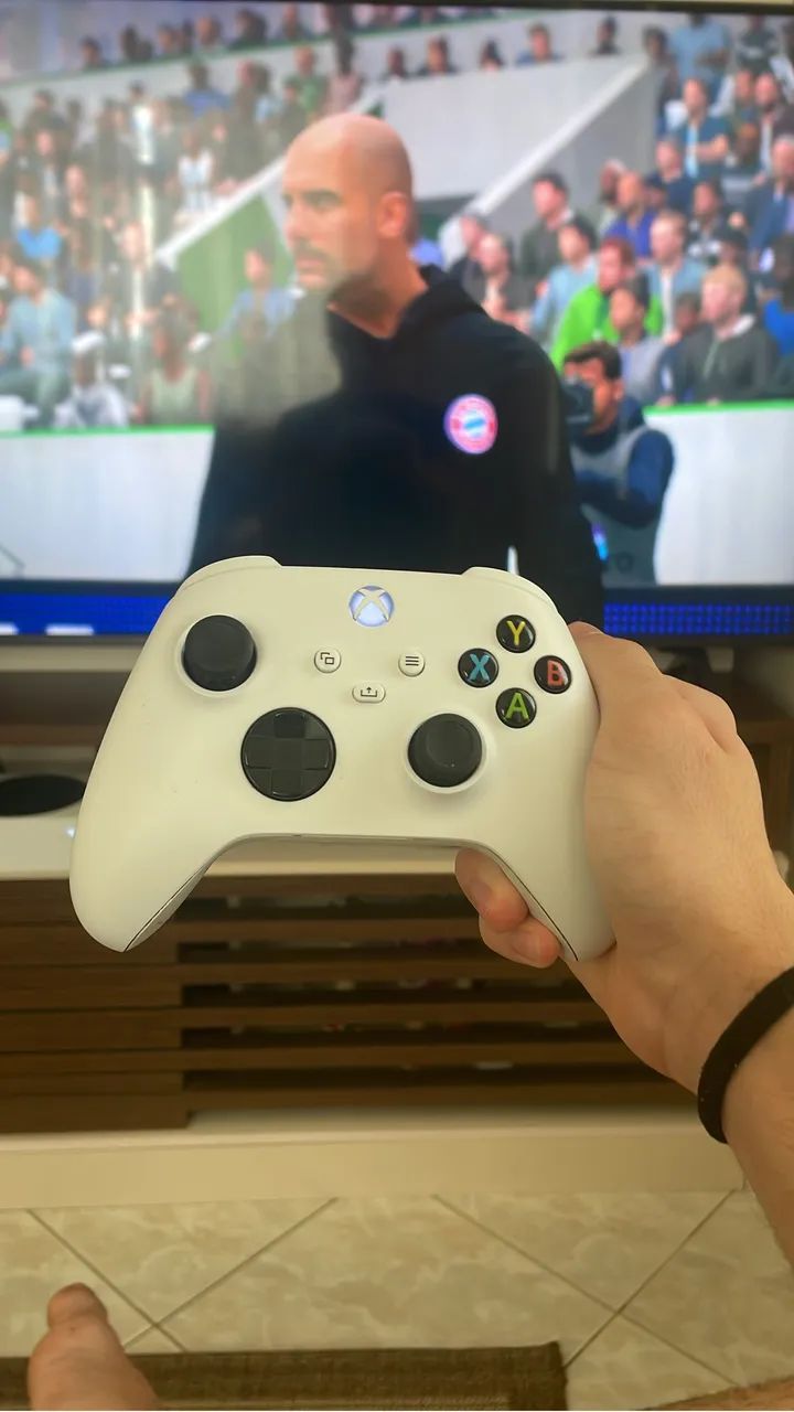Xbox Series s com caixa e 1 controle 