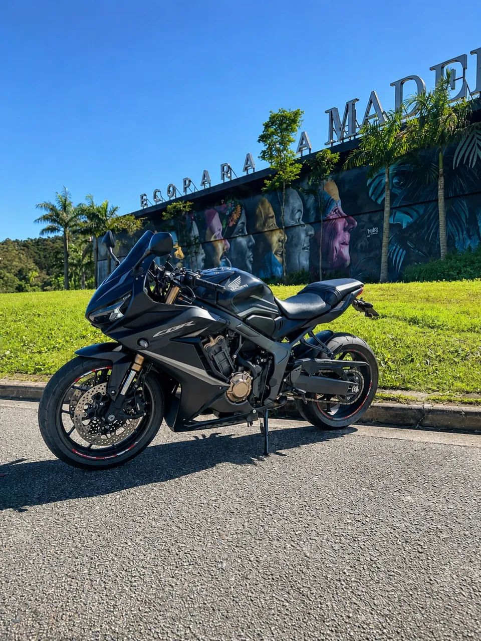 Cbr 650 r 