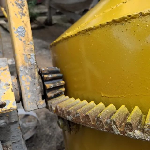 Betoneira menegotti 400 litros  - Foto 4