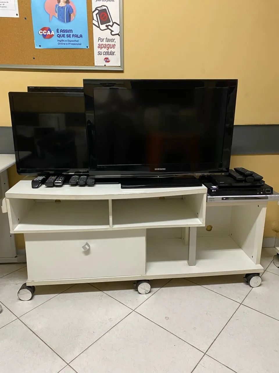Rack para Tv com gaveta e rodinhas  - Foto 2