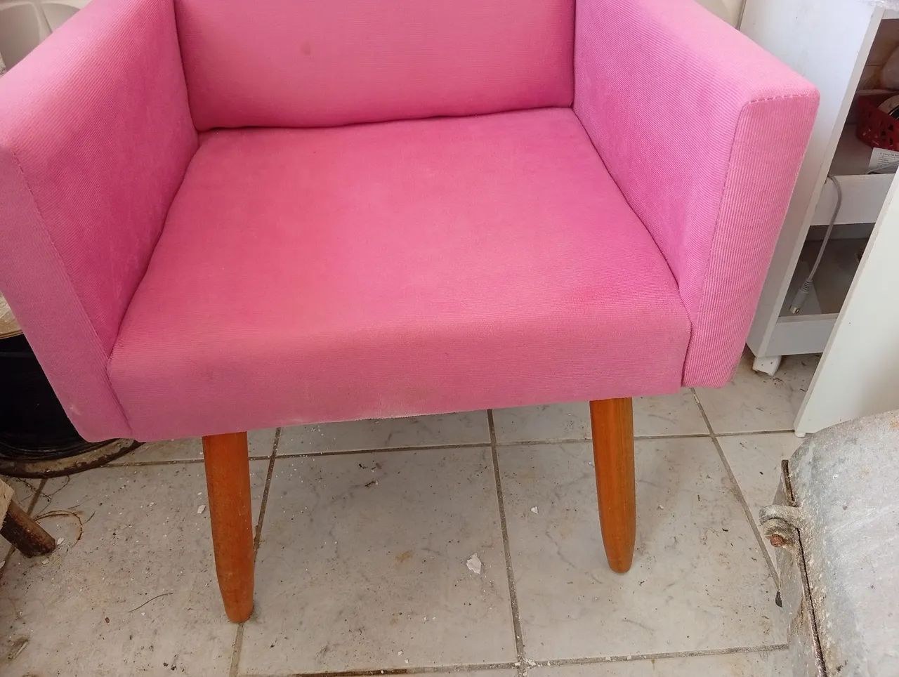 Vendo poltrona bom estado 70 reais pra vender logo - Foto 2