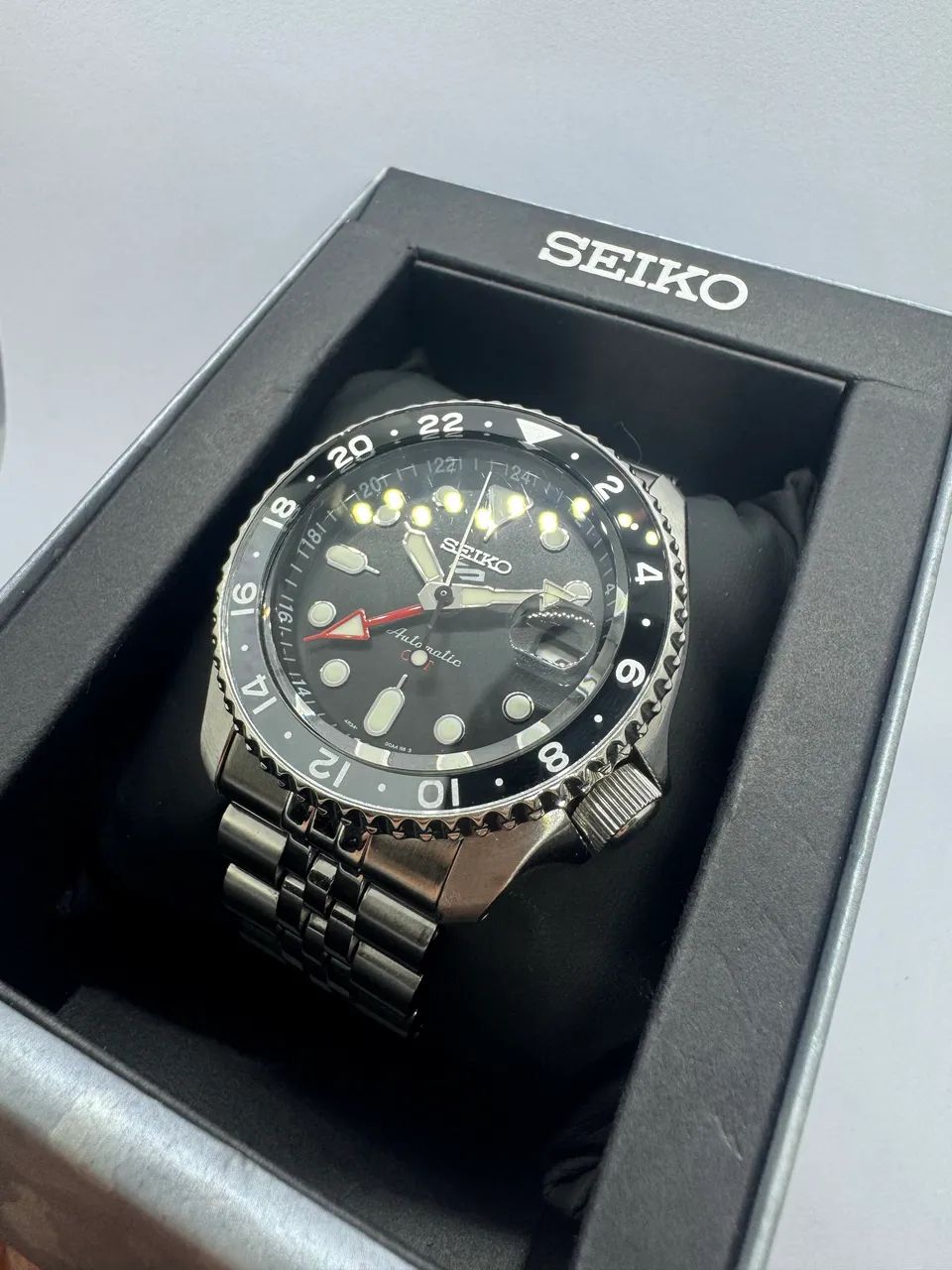 Relógio Seiko GMT ?Bruce Wayne? - Foto 2