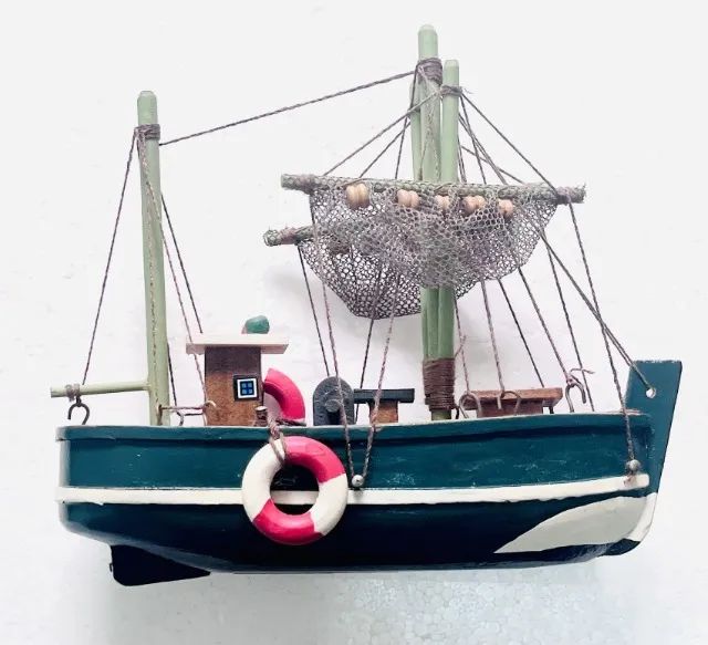 Miniaturas Réplica / Kit Com 02 Barcos De Pesca E 01 Jangada Marrom-claro - Foto 2