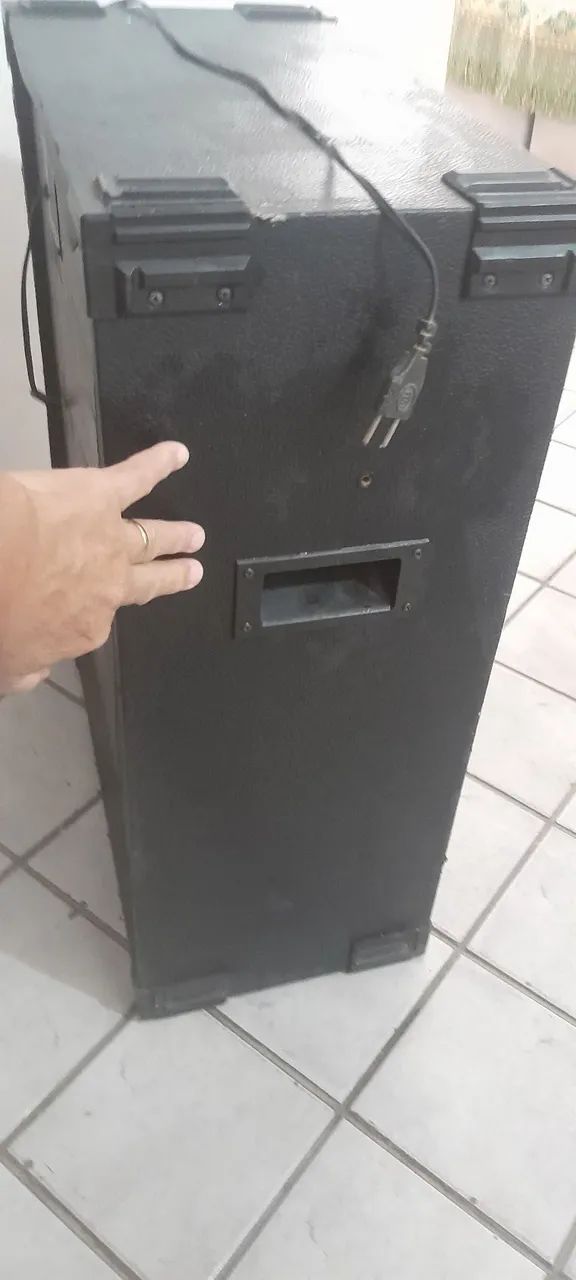 Caixa de som pra frente de loja com microfone.  - Foto 4
