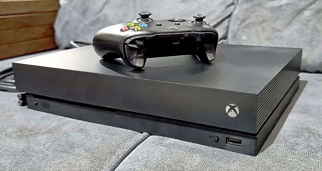 Xbox One X 1TB Com Jogos e Controle - Foto 4