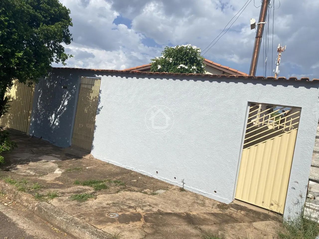 CASA NO JARDIM IMA COM AMPLO JARDIM