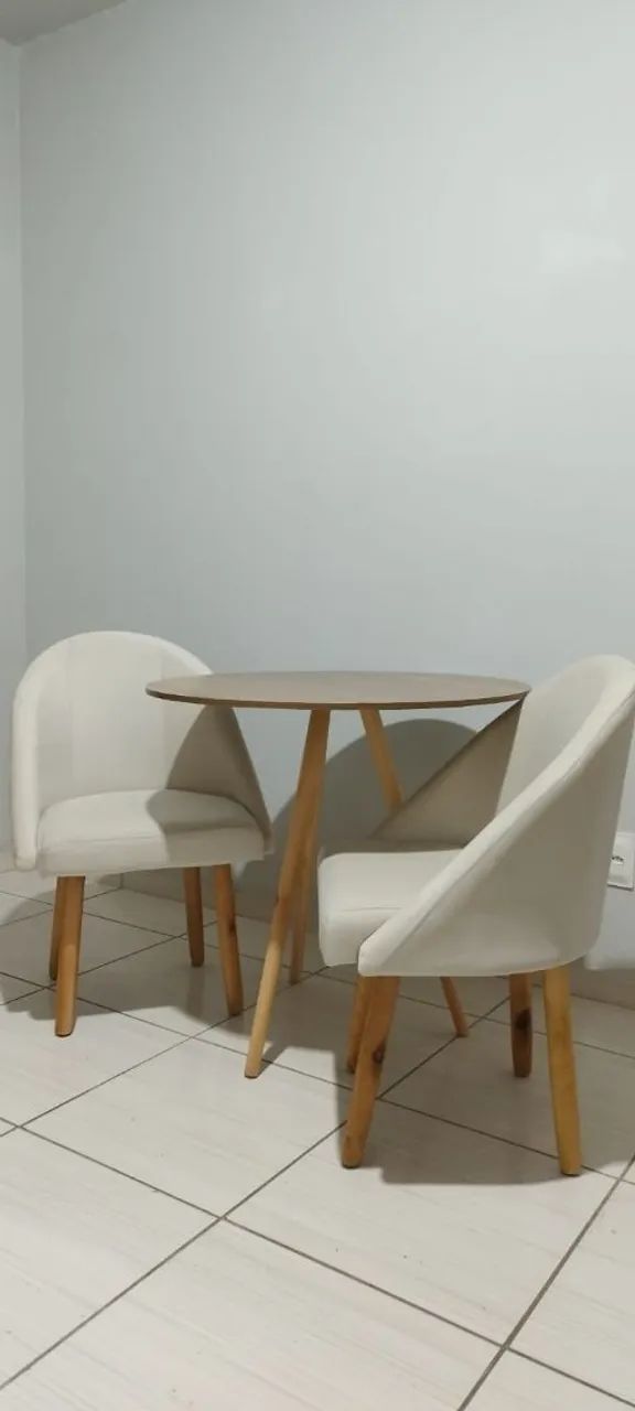 MESA + 2 CADEIRAS ESTOFADAS