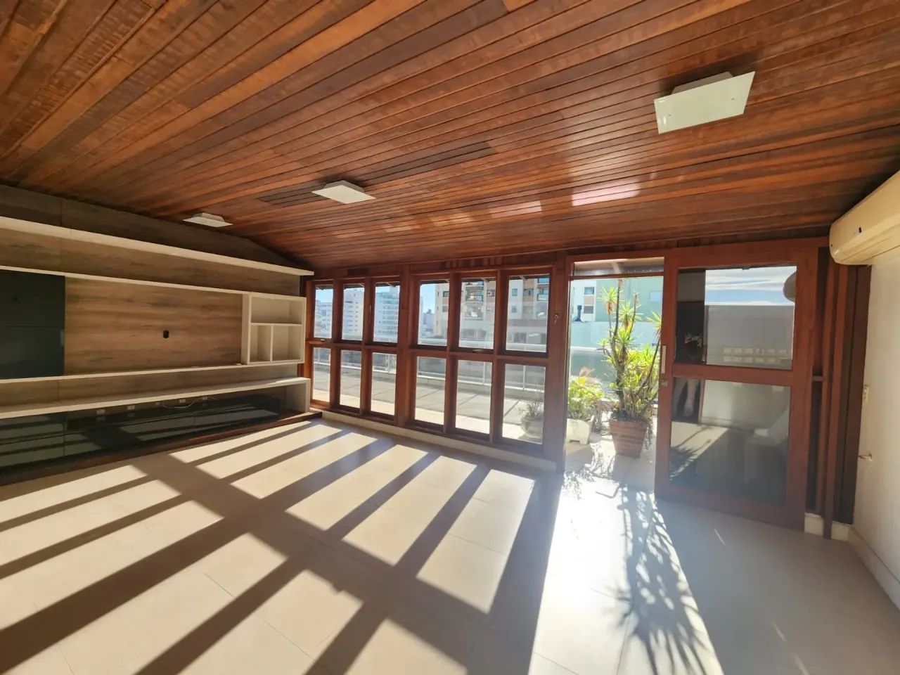 COBERTURA EM COQUEIROS 3 DORMS COM SUÍTE, DEPENDÊNCIA  E DUAS VAGAS - Foto 3
