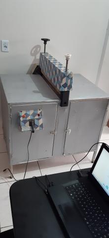 Máquina corte e vinco eletrica. acompanha várias fcas