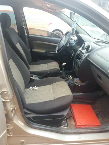 Vende-se ou troca em terreno Ford Fiesta - Foto 4
