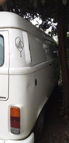 Kombi 2010 modelo 2011 vendo 16000 pois ten 880 reais de multa indico o serviço - Foto 5