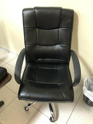 Vendo Cadeira Giratória para escritório - Foto 2