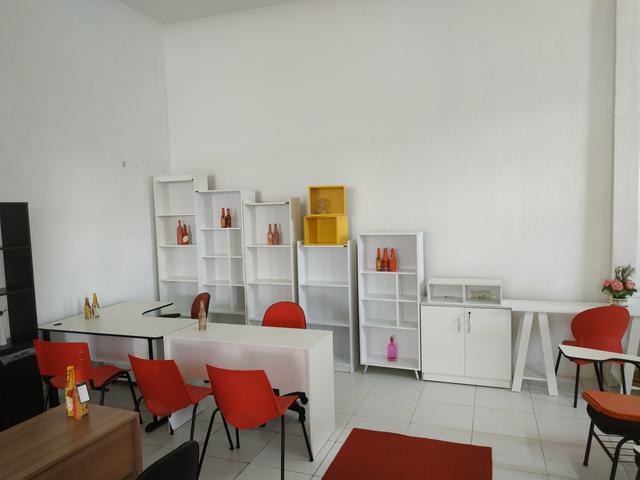 Mesas, armários, cadeiras e estantes - Foto 2