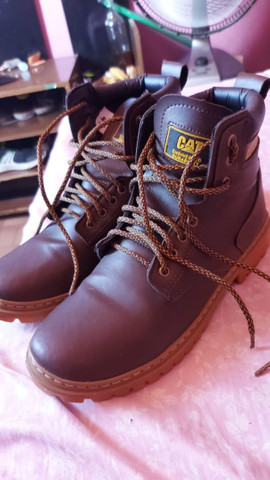 bota caterpillar e boa