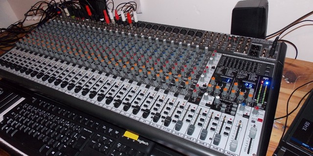 behringer sx3242fx eurodesk 32 channel mixer