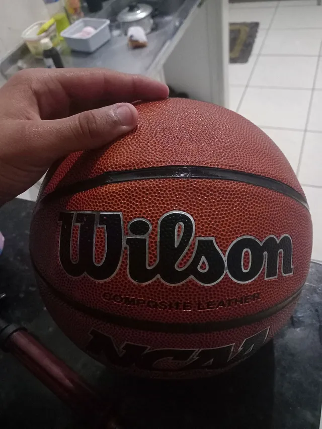 Bola de basquete wilson  +14 anúncios na OLX Brasil