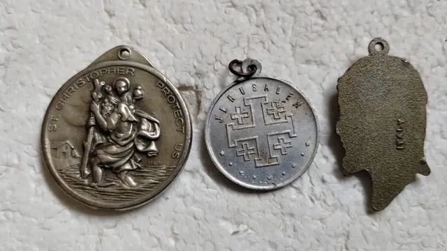 Medalhas religiosas antigas kit com 5 um #av - Foto 2