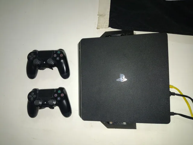 Kit Suporte De Parede Para Playstation 4 Slim e 2 Controles