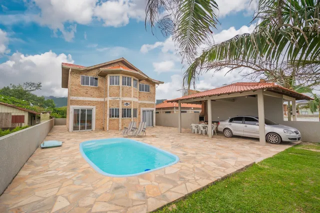 Alugo sobrado beira mar com piscina
