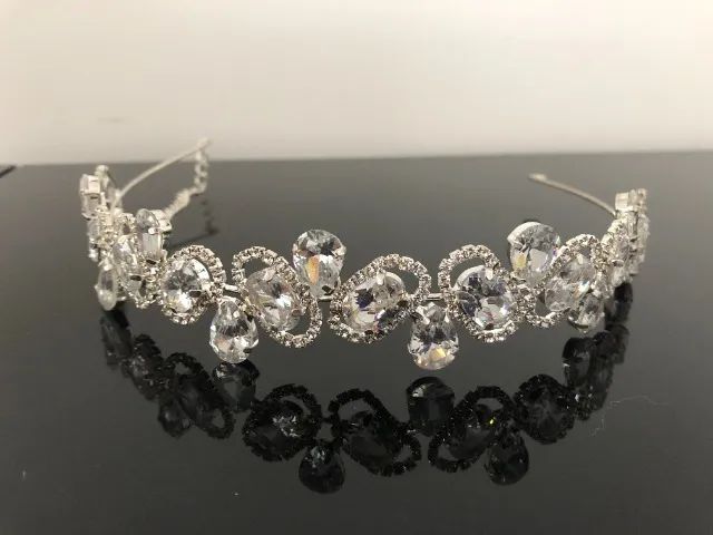 Coroa tiara strass e cristais noiva seminova em perfeito estado